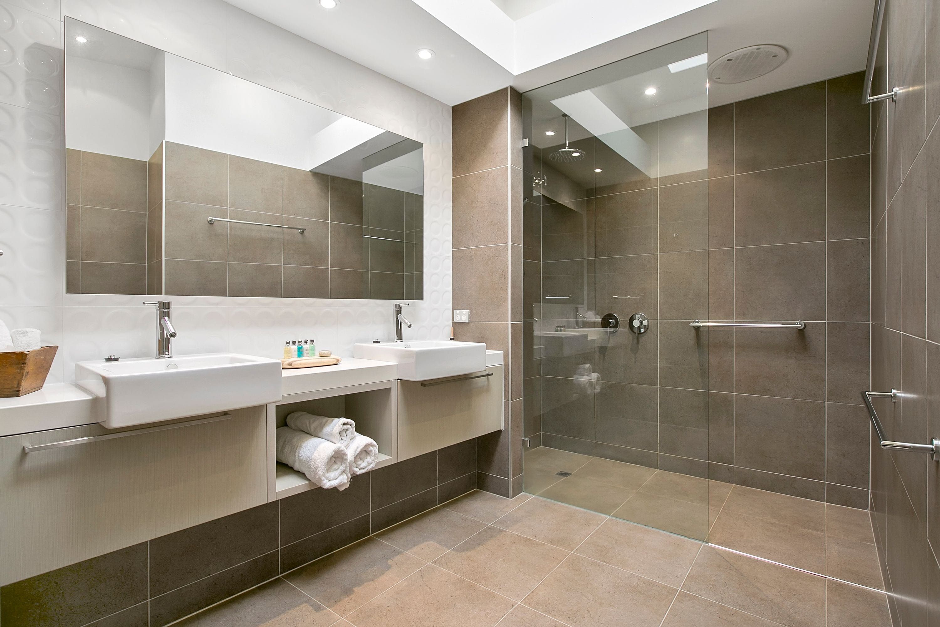 Our beautifully appointed ensutes are a feature when you choose Georges as your Mornington Peninsula Accommodation.